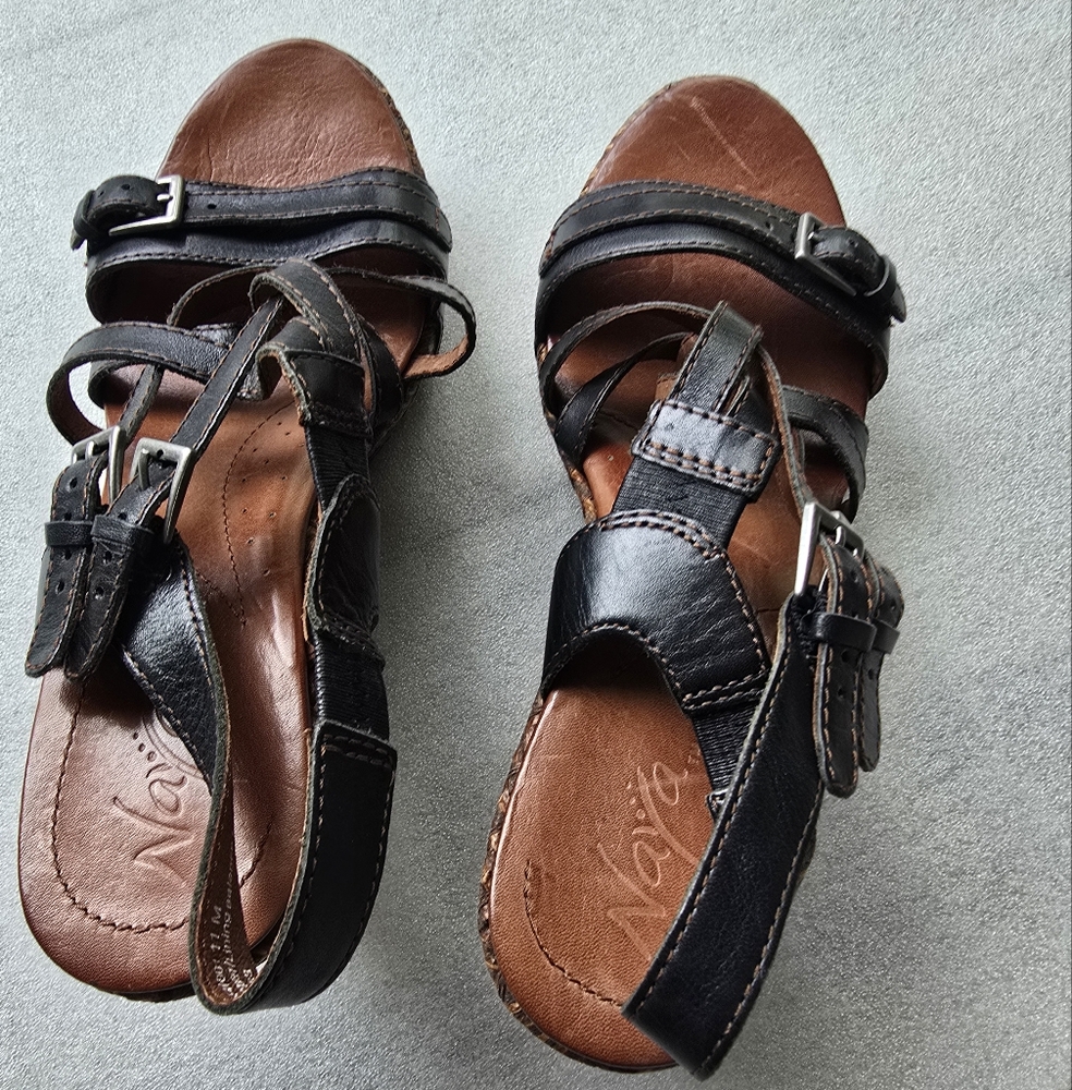 NAYA LEATHER BLACK STRAPPY SANDALS
